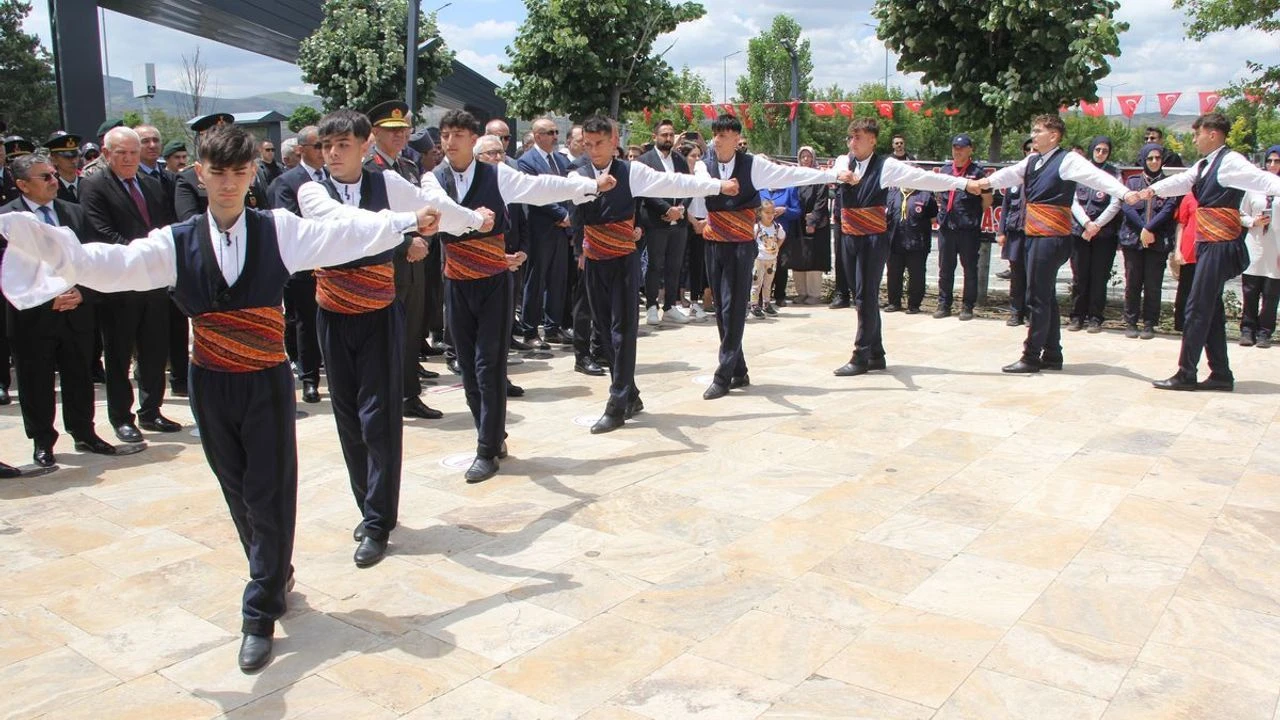 Atatürk'ün Sivas yolculuğunun 107. yılı törenlerle anıldı