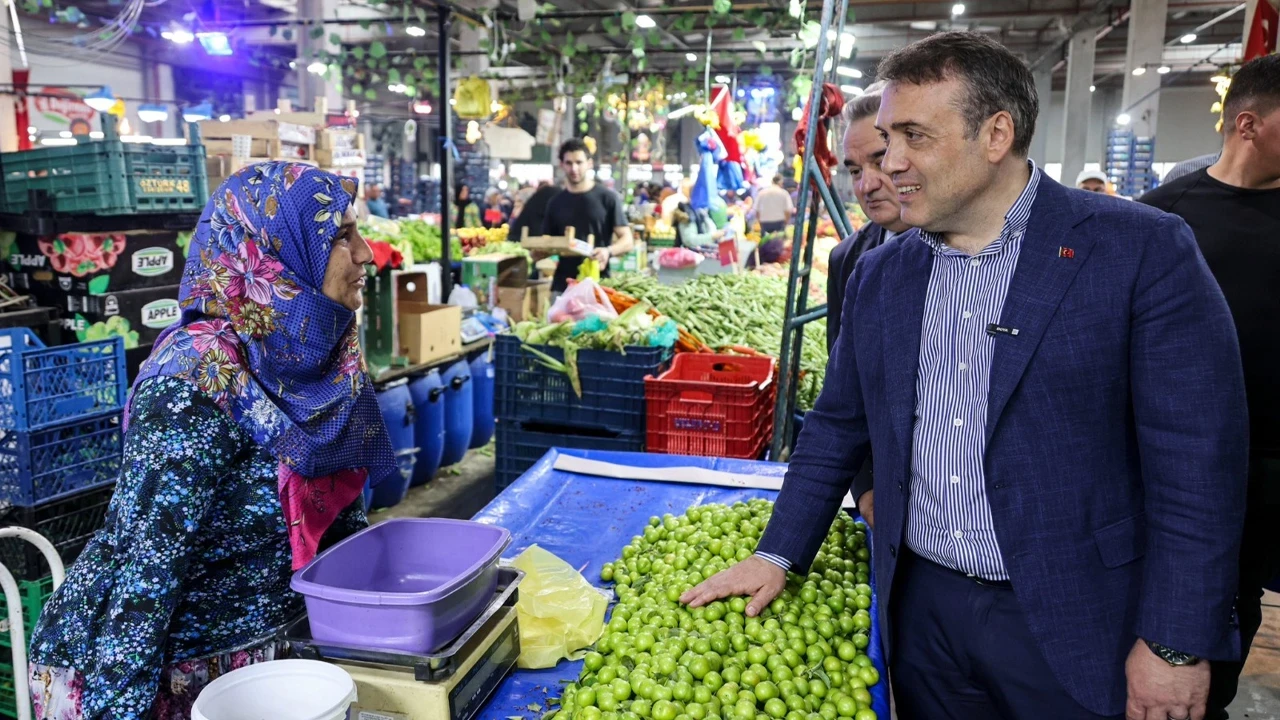 Vali Sözer, Bozüyük Salı Pazarında vatandaşlarla bir araya geldi