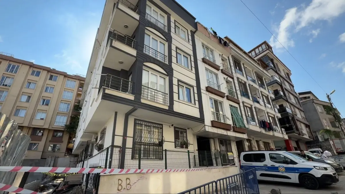 5 katlı binada çökme! 29 kişi tahliye edildi