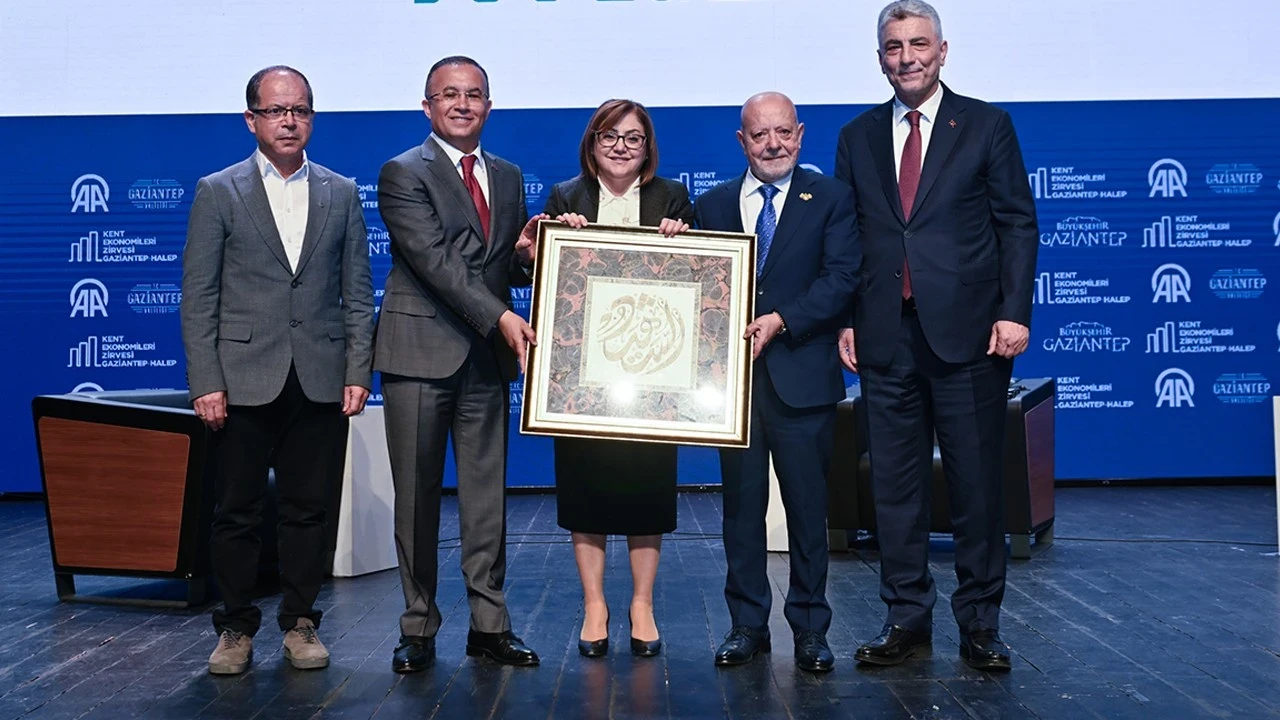 Ticaret Bakanı Bolat açıkladı: Türk bankaları Suriye’ye açılacak