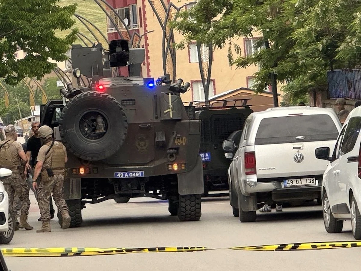 Muş'ta kardeşini ve polis memurunu yaralayan şahıs etkisiz hale getirildi