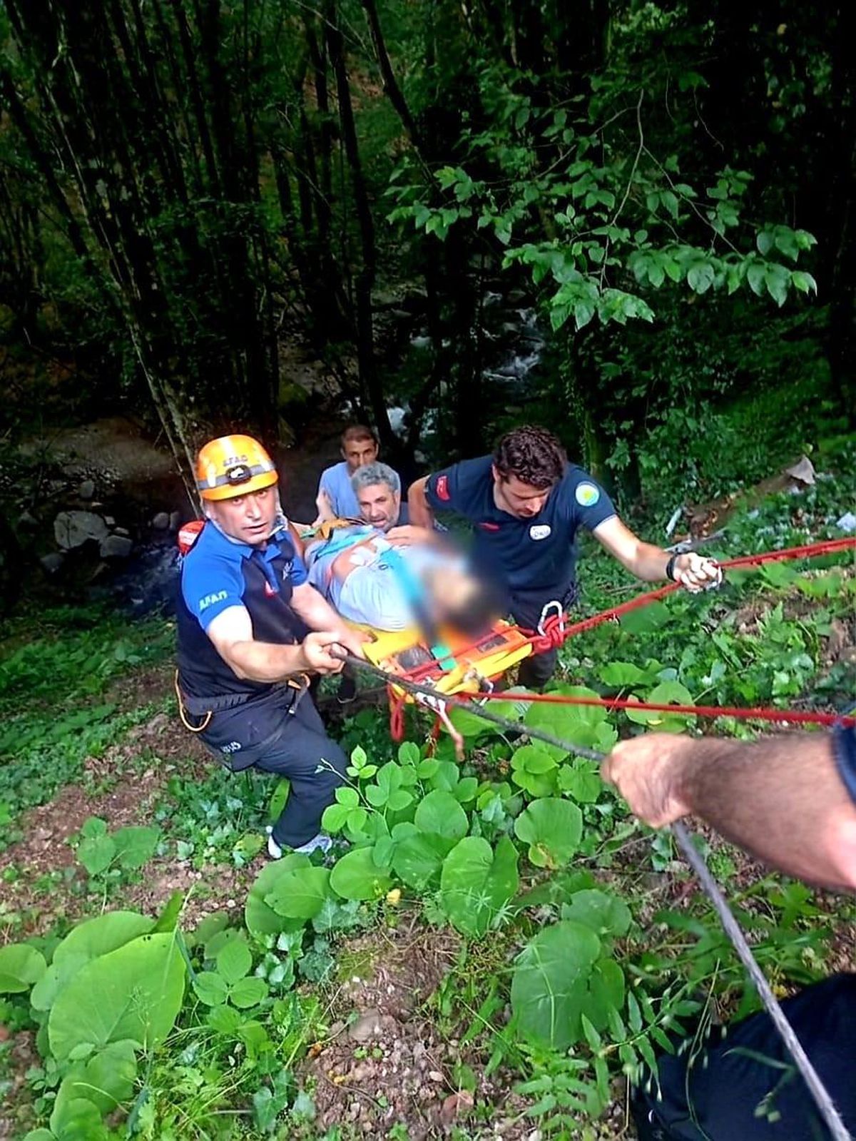 Yalova'da vadiye düşen motosikletli kurtarıldı