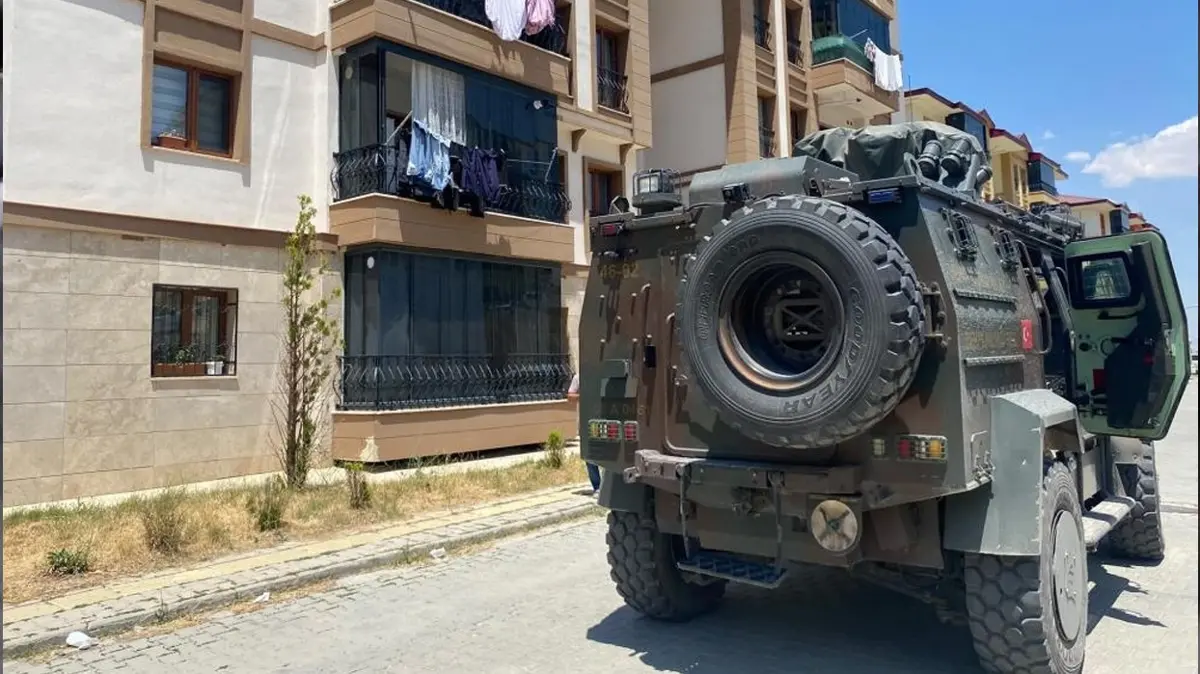 Anne ve babasını rehin aldı! Özel harekat sevk edildi