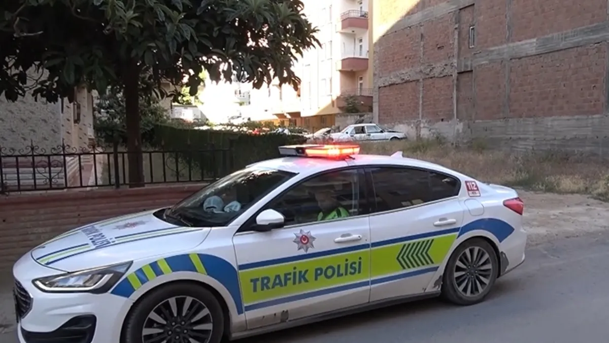 Duvara çarpan otomobilin sürücüsü kayıplara karıştı