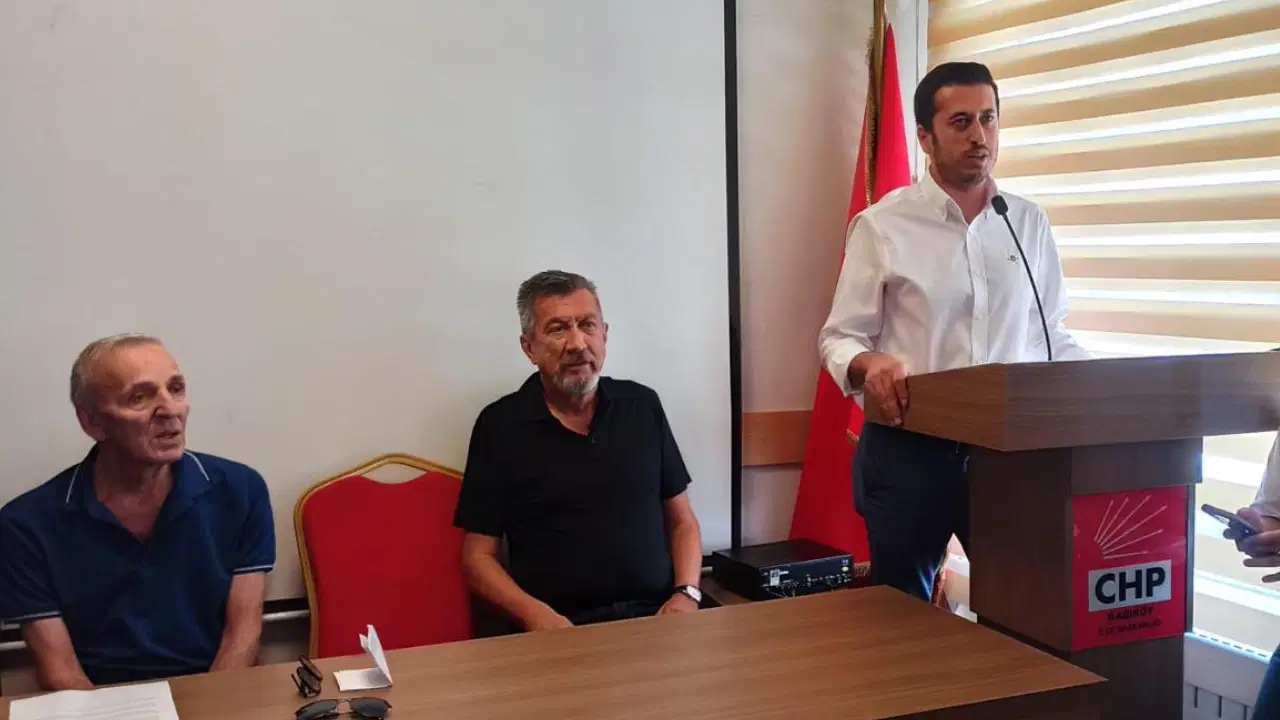 Eski Kadıköy ilçe başkanlarından ortak açıklama: 'Özgür Özel'in ve tüm seçilmişlerimizin yanındayız'