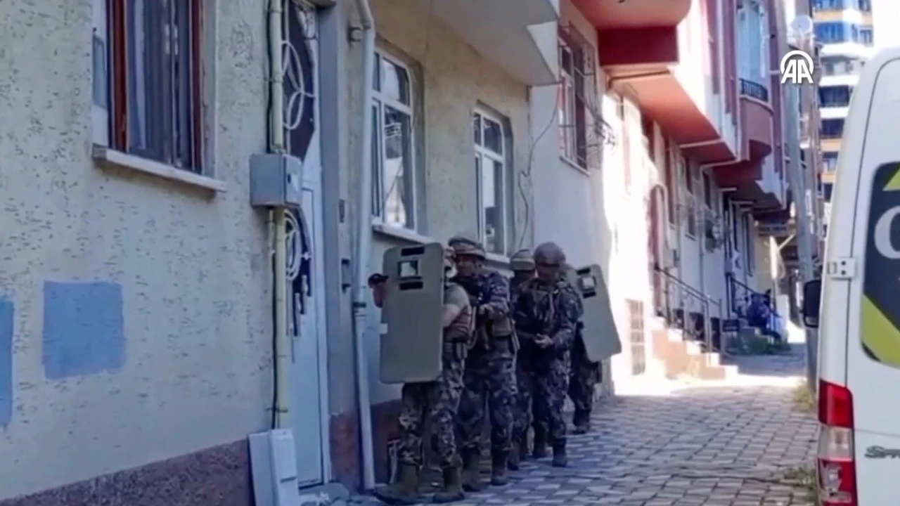 Tetikçilik paylaşımları mercek altında! Türkiye genelinde dev operasyon! Yüzlerce kişi yakalandı