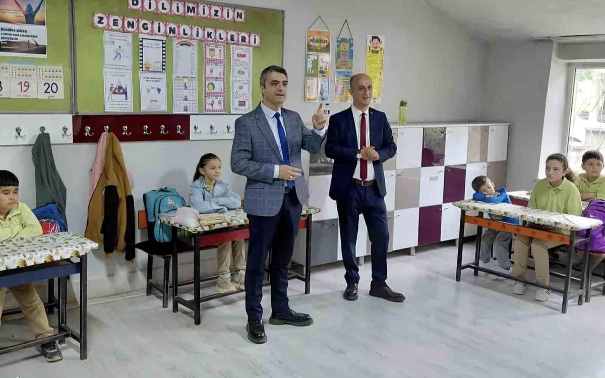 Kütahya ASE Sosyal Bilimler Lisesi'nden Güldüren köyü okuluna anlamlı ziyaret