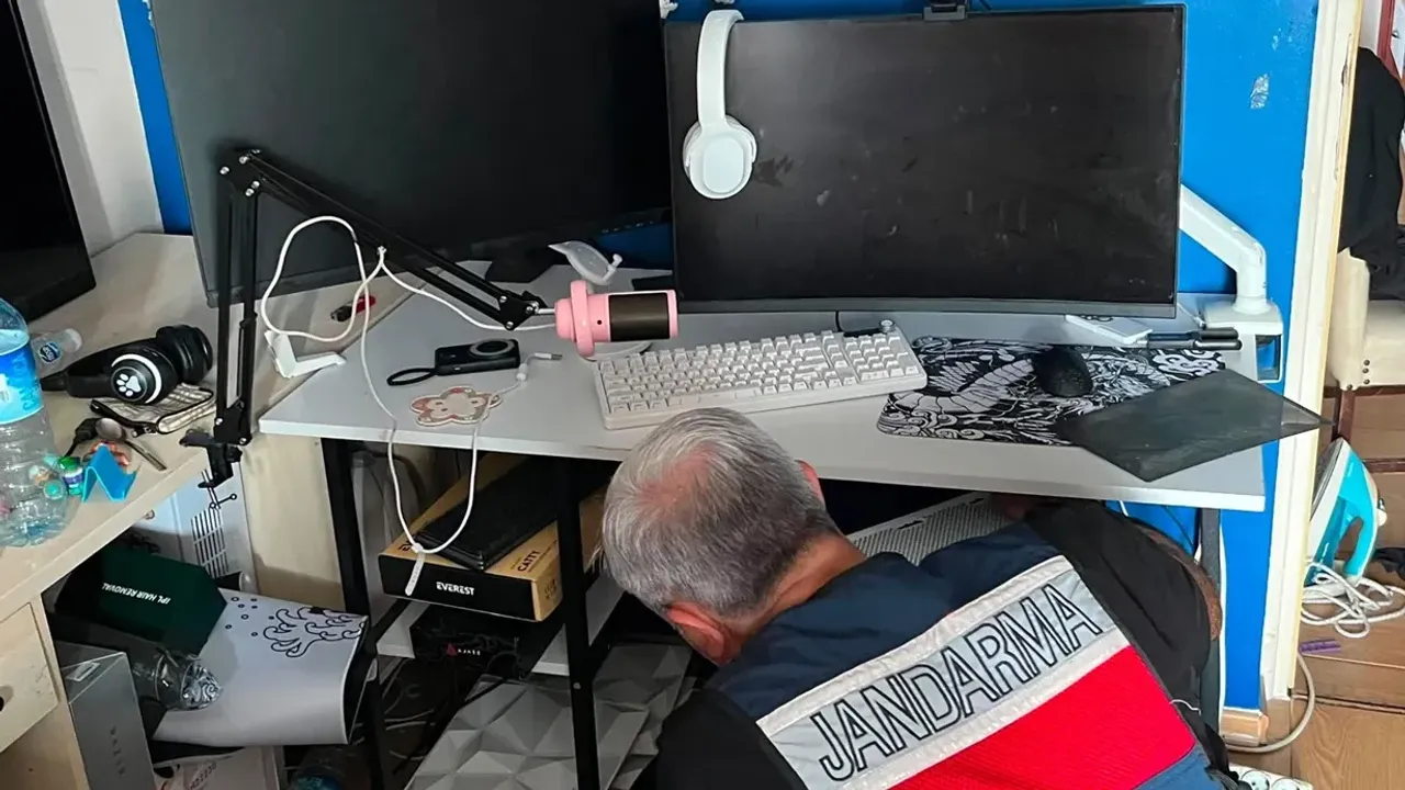 MİT'ten kredi kartı çetesine operasyon!