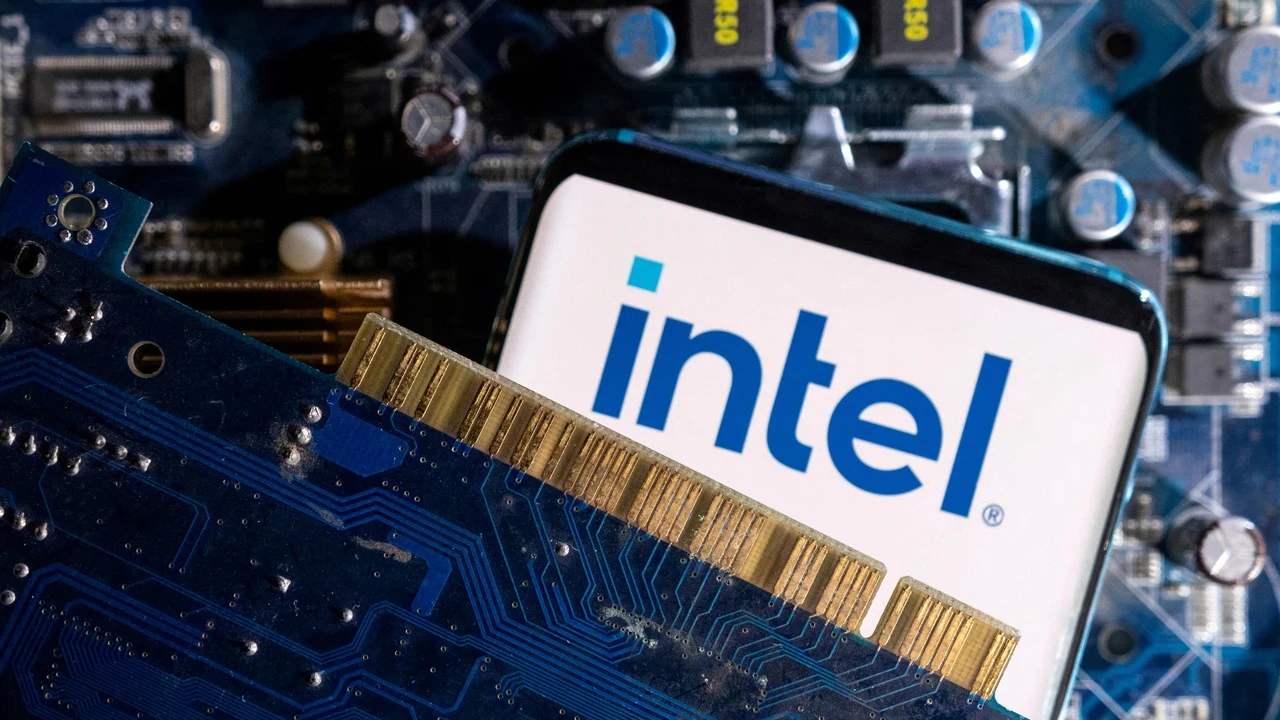 Trump: Intel'in yüzde 10'unu aldık, değeri 600 milyar doları aştı