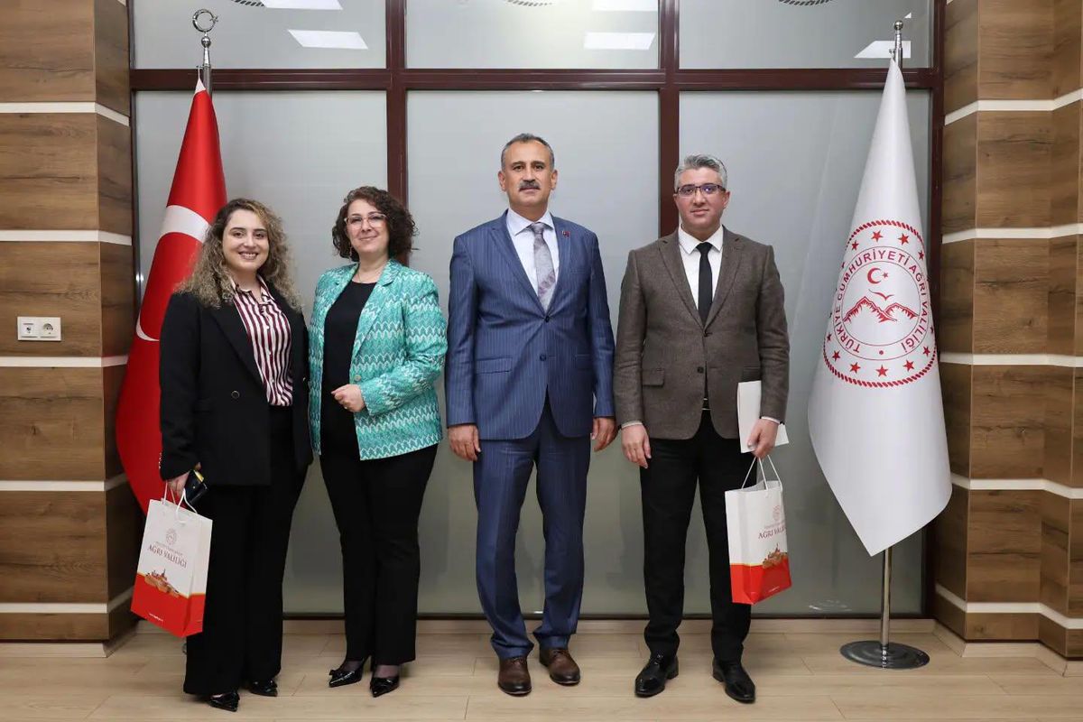 Ağrı'da görev yerleri değişen mülki idare amirlerine veda yemeği