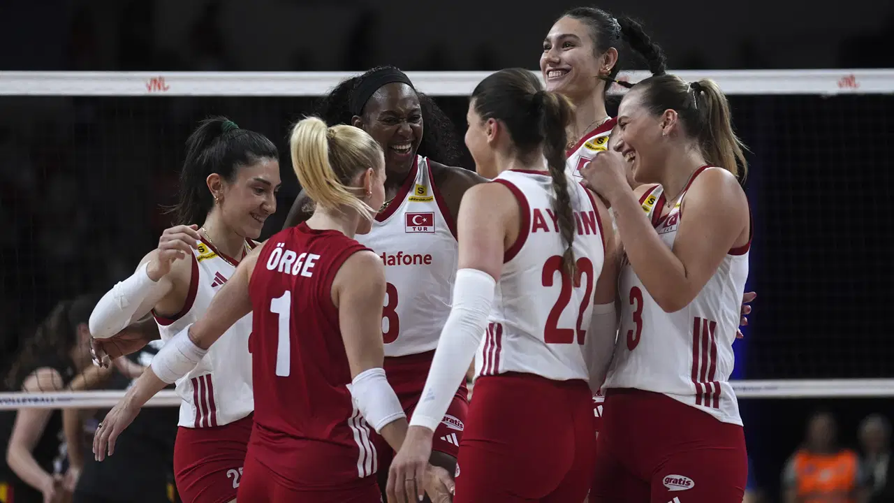 FIVB Milletler Ligi'nin ikinci etabına galibiyetle başladık: Filenin Sultanları, Belçika'ya set vermedi!