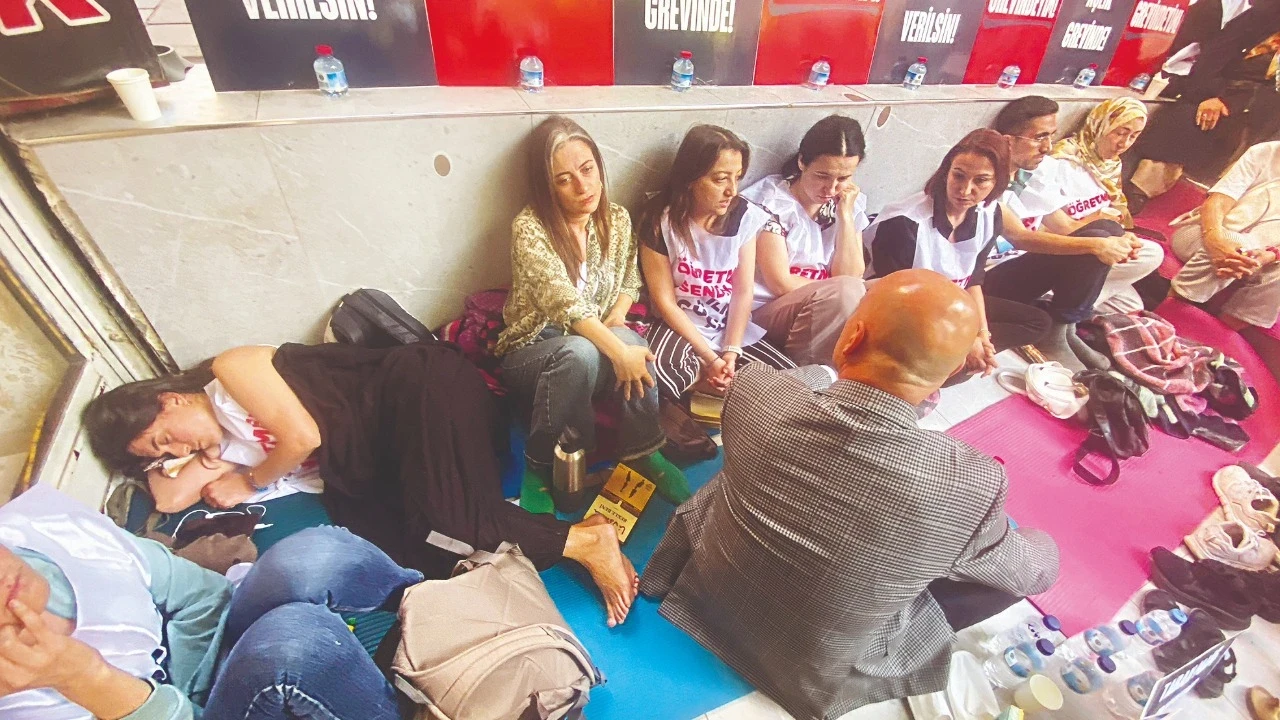 Ankara'da öğretmenler açlık grevini bitirdi