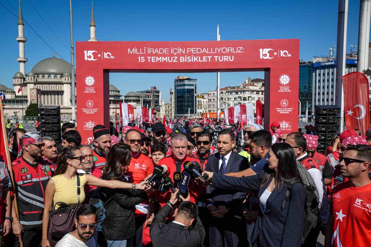 15 Temmuz'un 10. yılında şehitler için bisiklet ve motosiklet korteji