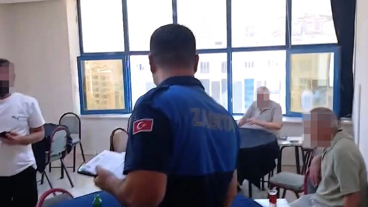 Ruhsatsız kumar oynatılan iş yeri mühürlendi