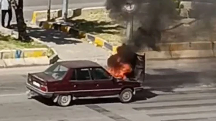 Kırıkkale'de motorundan alev alan otomobilde hasar oluştu