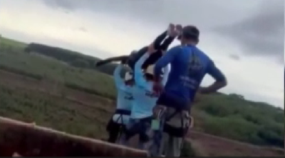 Brezilya'da "bungee jumping" faciası. Halatı bağlamayı unutup 40 metreden attılar