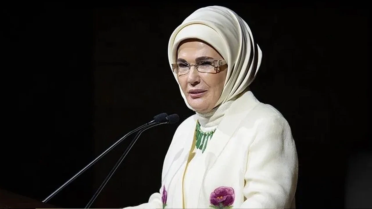 Emine Erdoğan, NATO’da lider eşlerini ağırlayacak! Türk mutfağı lezzetleri tanıtılacak! Geleneksel el sanatları ürünleri yakından görülecek