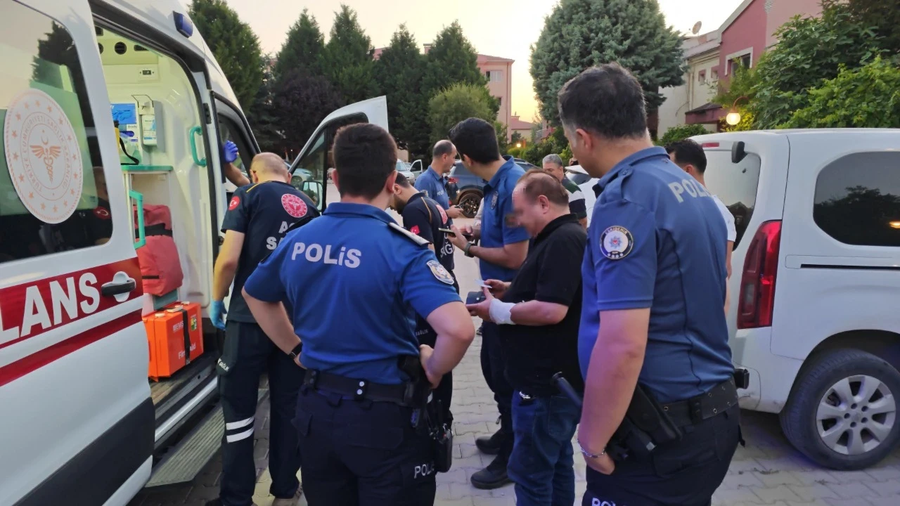Dehşet! Tartıştığı babasını bıçakla yaraladı: Kendini eve kilitledi