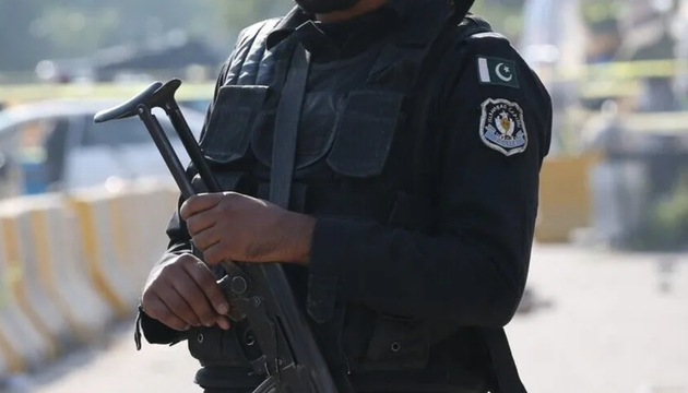Pakistan'da otobüs devrildi: 40 ölü, 8 yaralı var