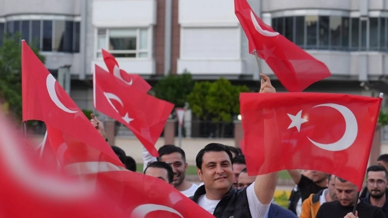 Şehitkamil’de milli maç heyecanı dev ekranda paylaşılacak! Başkan Yılmaz’dan çağrı: Bayrağını kap Koru Park’a gel