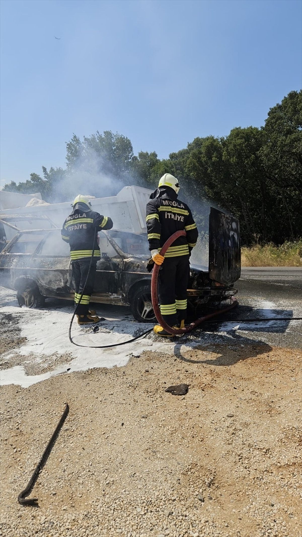 Muğla'da otomobilde çıkan yangın söndürüldü