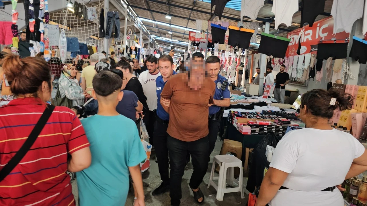 Pazarda kadınların görüntülerini çekerken yakalandı