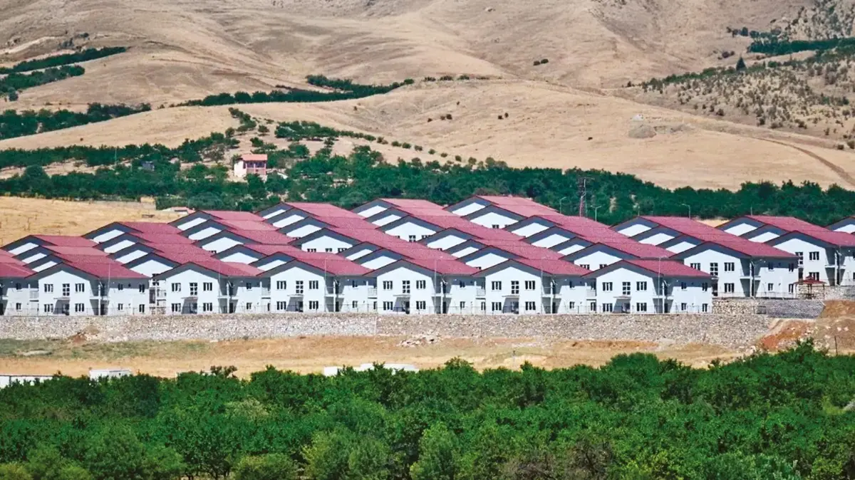 Afetzedenin umuduna çöktüler
