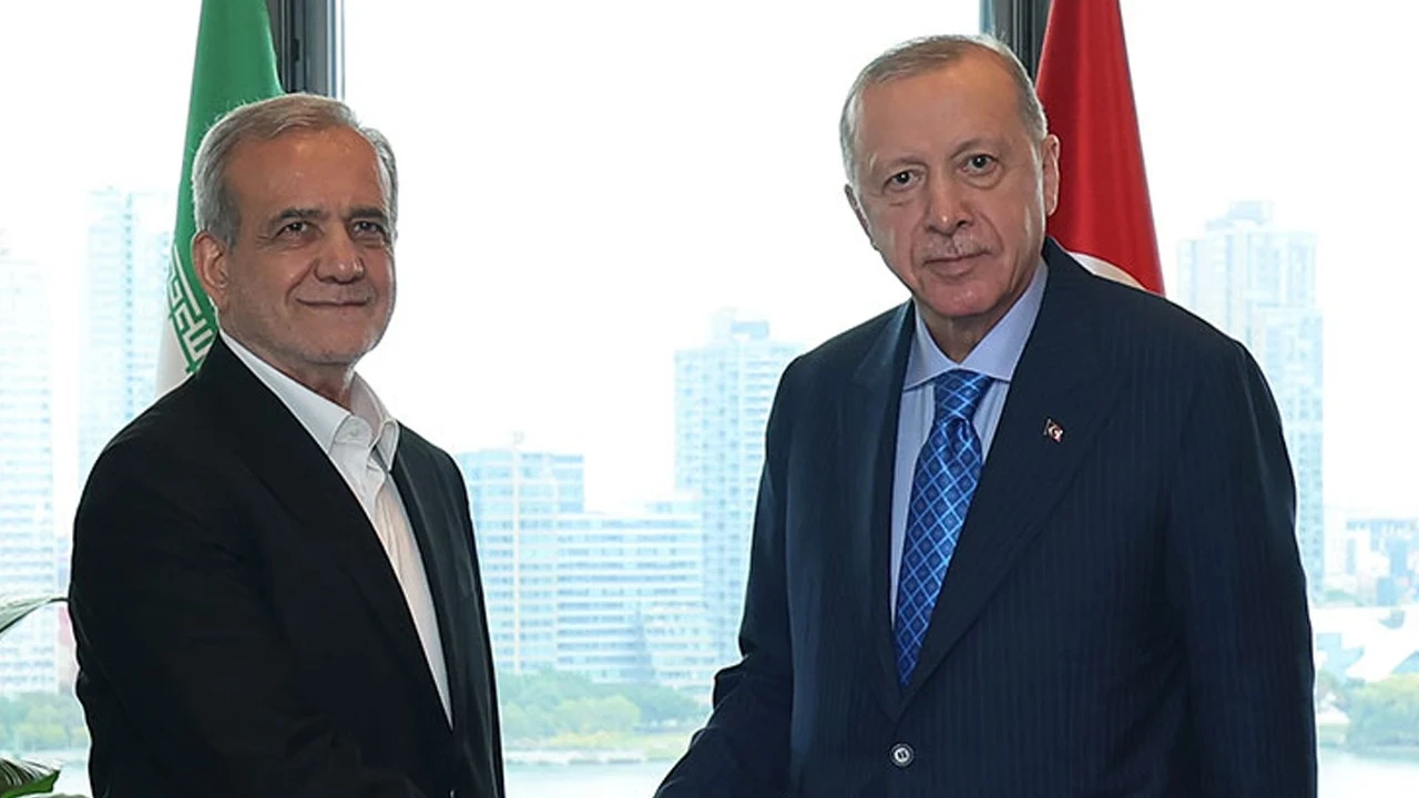 Cumhurbaşkanı Erdoğan mevkidaşı Pezeşkiyan ile görüştü