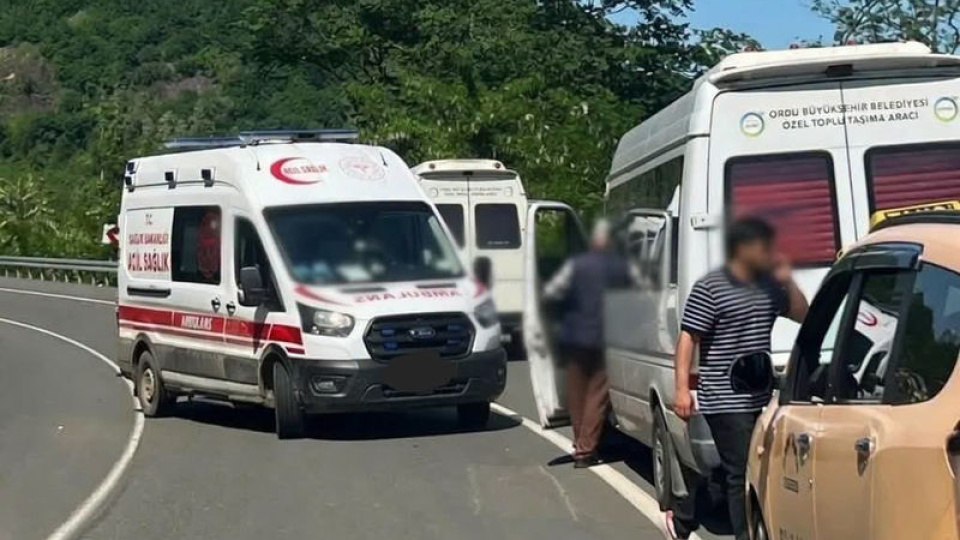 Kalp krizi geçiren minibüs şoförü faciayı önledi, yaşamını yitirdi