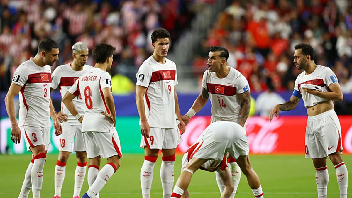 Özbostan’dan A Milli Futbol Takımı uyarısı!