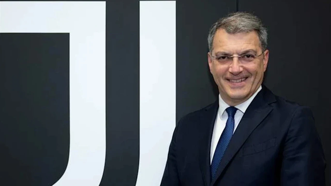 Juventus eski Fenerbahçeli Damien Comolli ile yollarını ayırdı