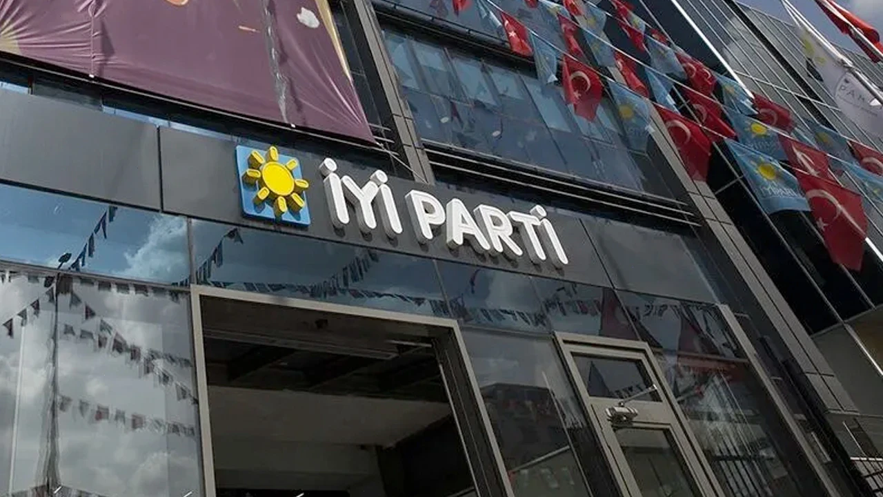 İYİ Partili vekil AK Parti'ye mi geçiyor? Telefonlarını kapattı, paylaşımlarını sildi iddiası