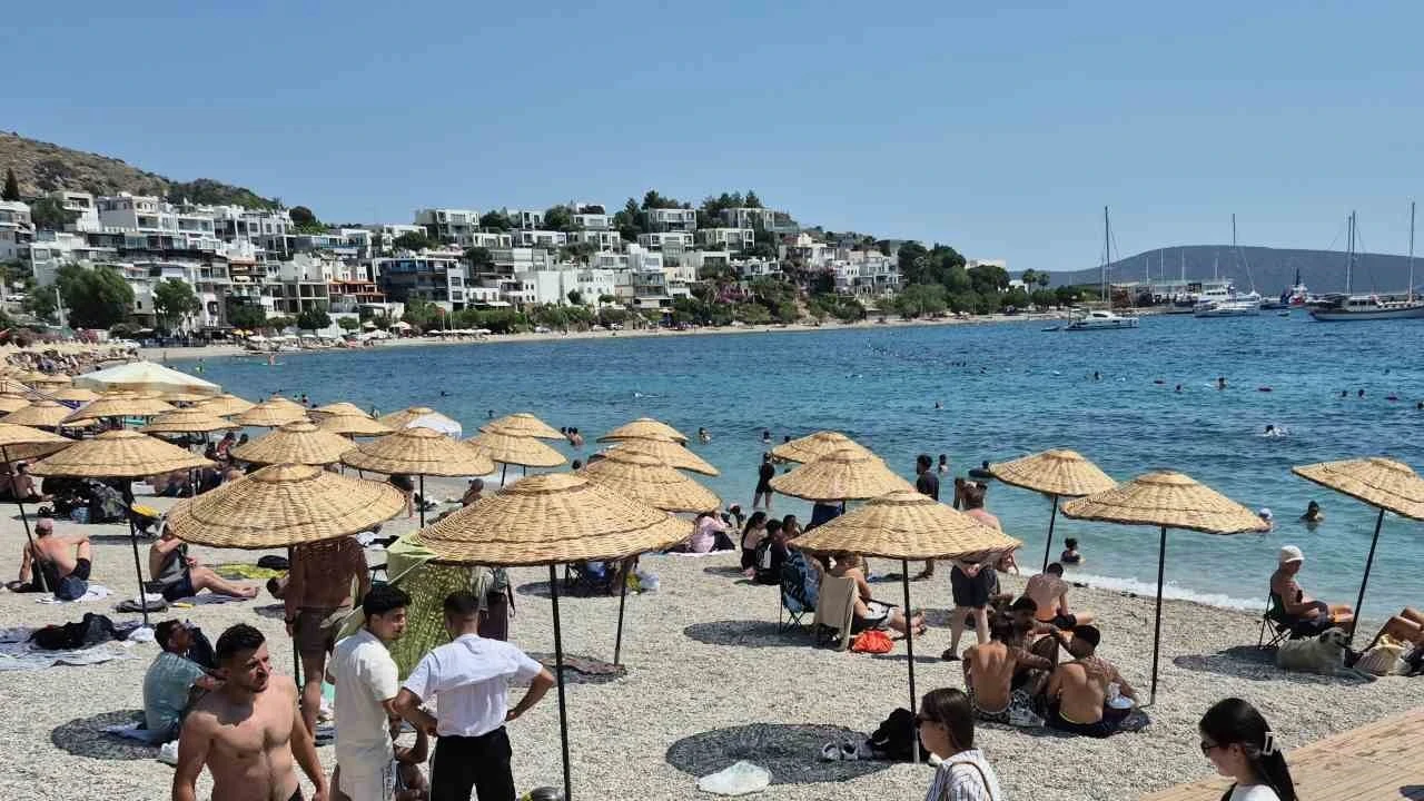 Bodrum’da sahiller doldu taştı