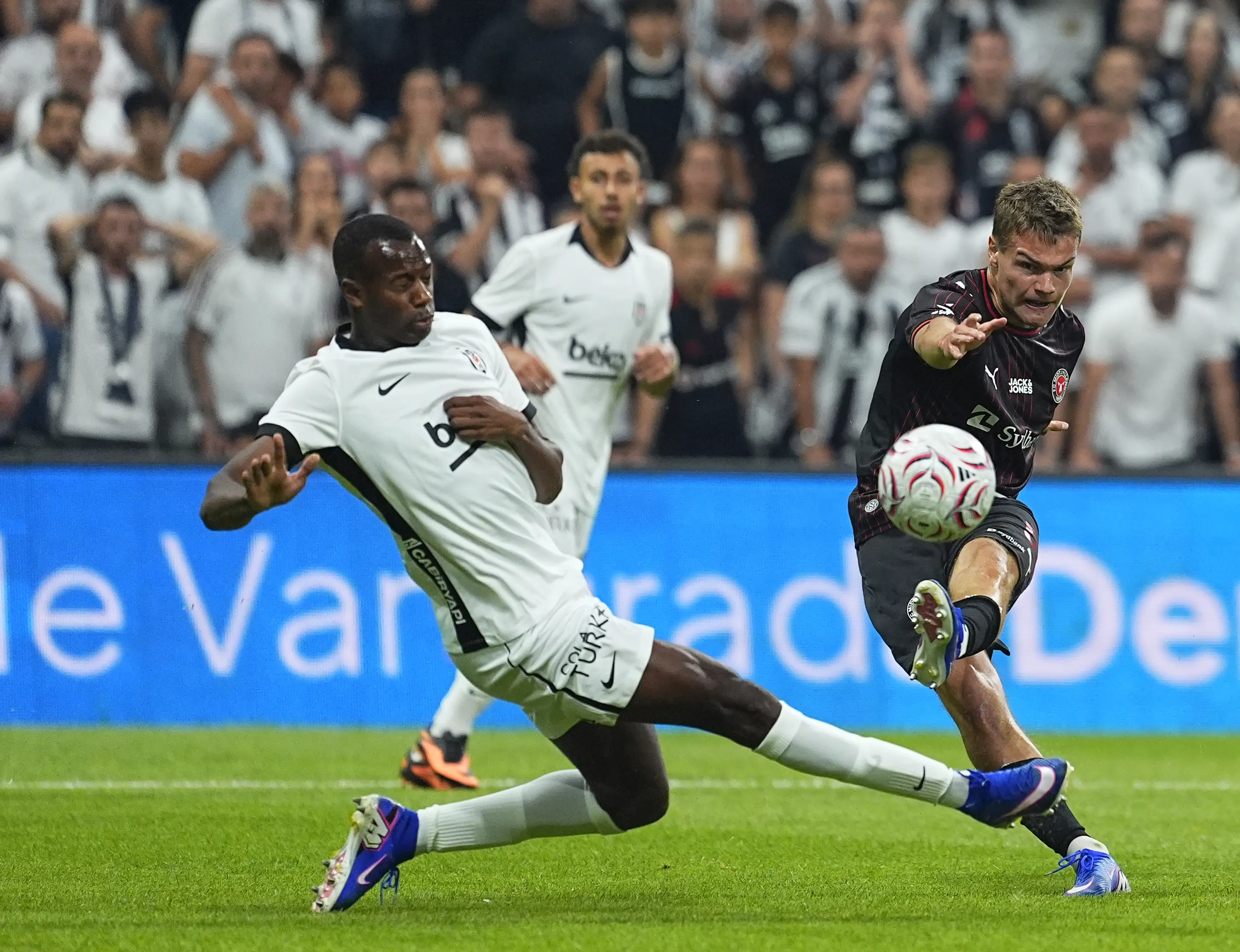 Beşiktaş'ta sakatlık gelişmesi! Oyundan çıkmak zorunda kaldı...