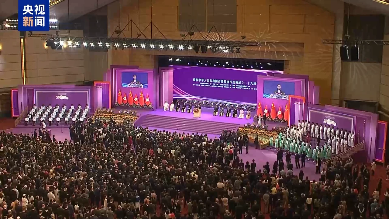 Hong Kong’da anavatana dönüşün 29. yılı kutlandı