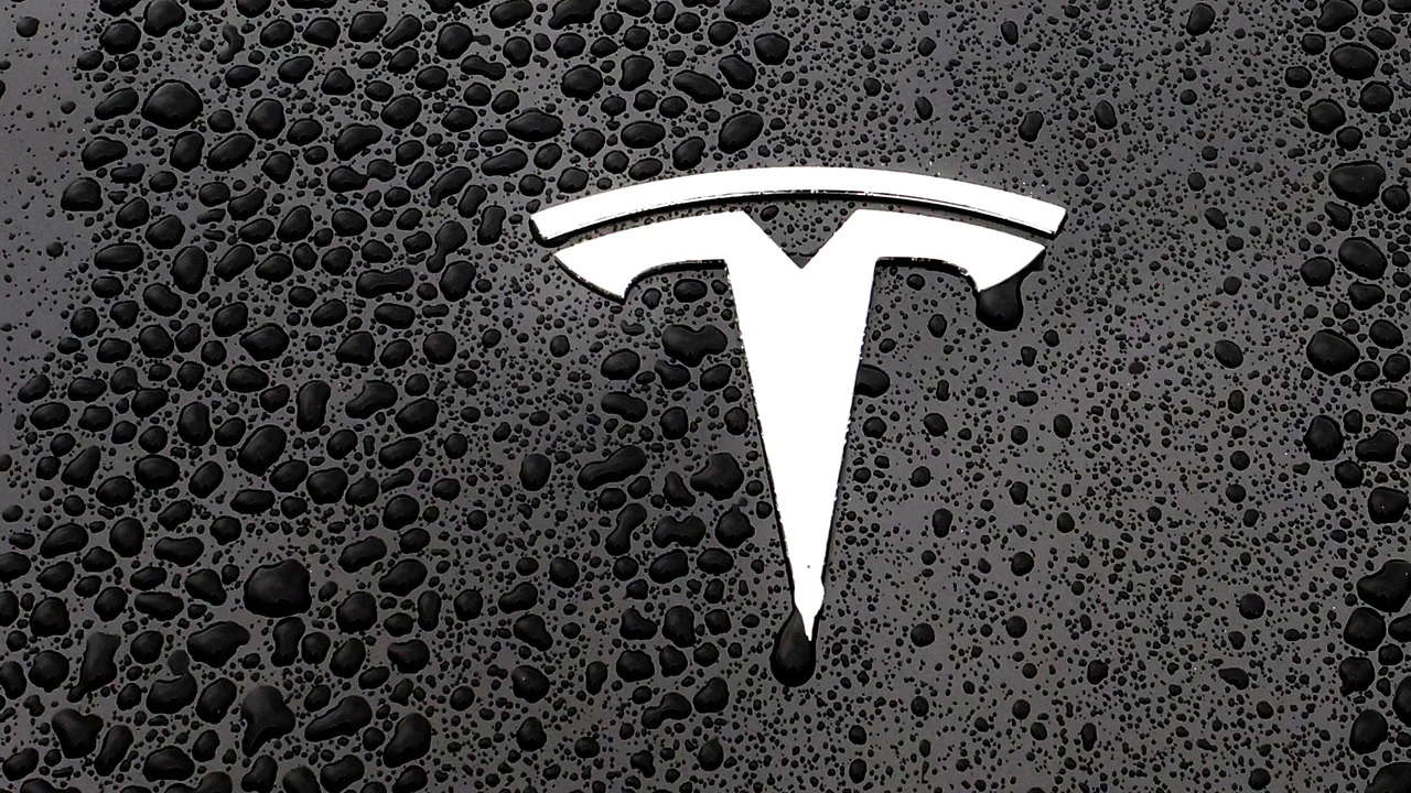Elon Musk'a bir darbede o şirketinden geldi: Yeni modele rağmen hisseler sert düştü