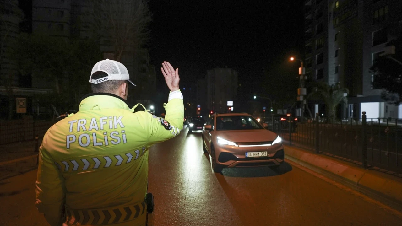 Yüksek sesli müzik pahalıya patladı: Araçlar trafikten men edildi