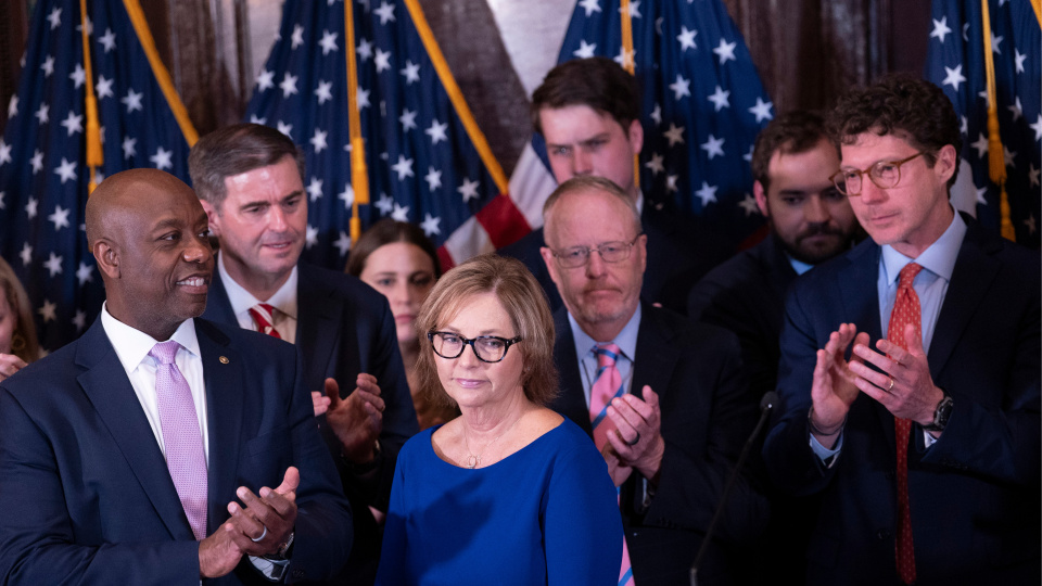 Yeni senatör Graham'ın kız kardeşi: Lindsey Graham'dan boşalan koltuğa Darline Graham atandı