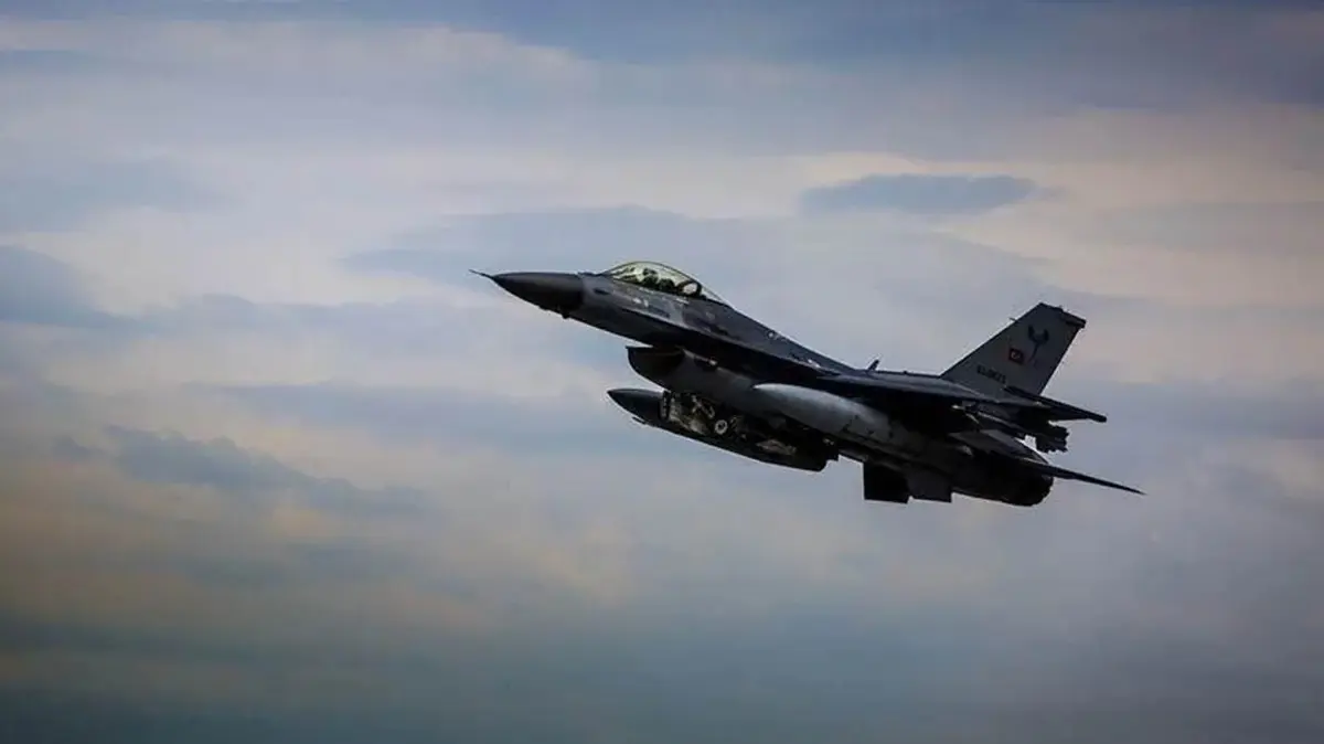 Hava sahasında hareketlilik... Türk F-16'ları kaçırılma sinyali veren uçak için havalandı