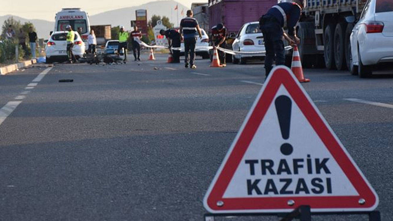 Van'da hafif ticari araç ile pikap çarpıştı: 4 kişi yaşamını yitirdi, 2 kişi yaralandı
