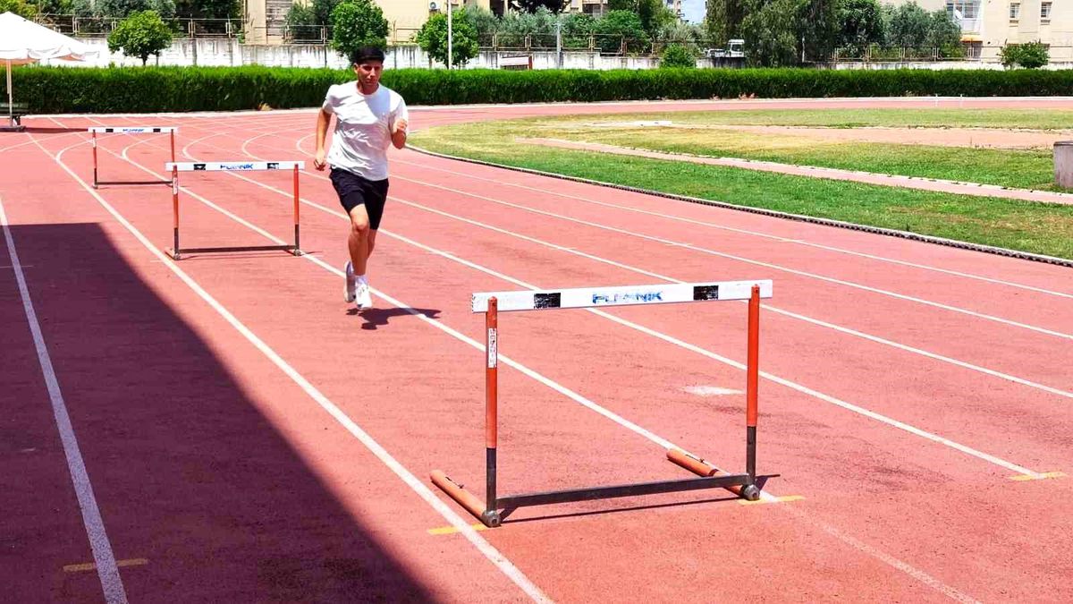 15 yaşındaki engelli koşucu 5 kez Türkiye şampiyonu oldu
