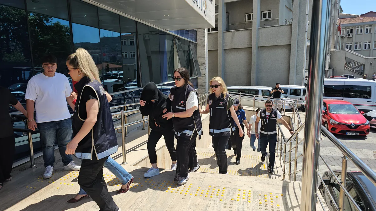 Rüşvet şüphelisi doktor kürtaj için 10 bin ile 100 bin lira arasında değişen miktarlarda para istemiş