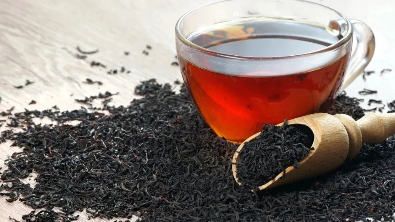 Çay diye içtik... İçinden yasaklı boya çıktı