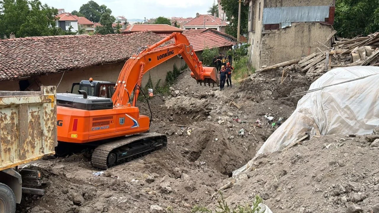 Eskişehir’de kaçak define kazısı faciası: 1 ölü, 6 gözaltı