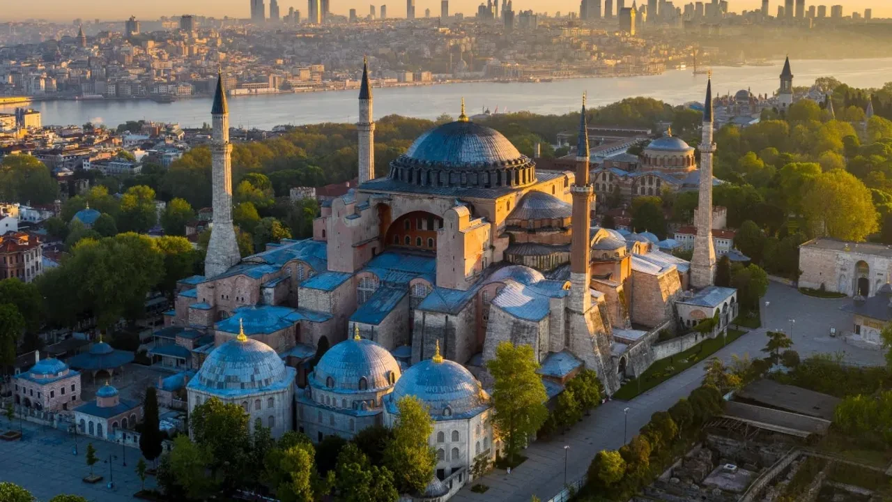 Bakan Ersoy'dan Ayasofya'nın yeniden ibadete açılışının 6. yılına özel paylaşım!