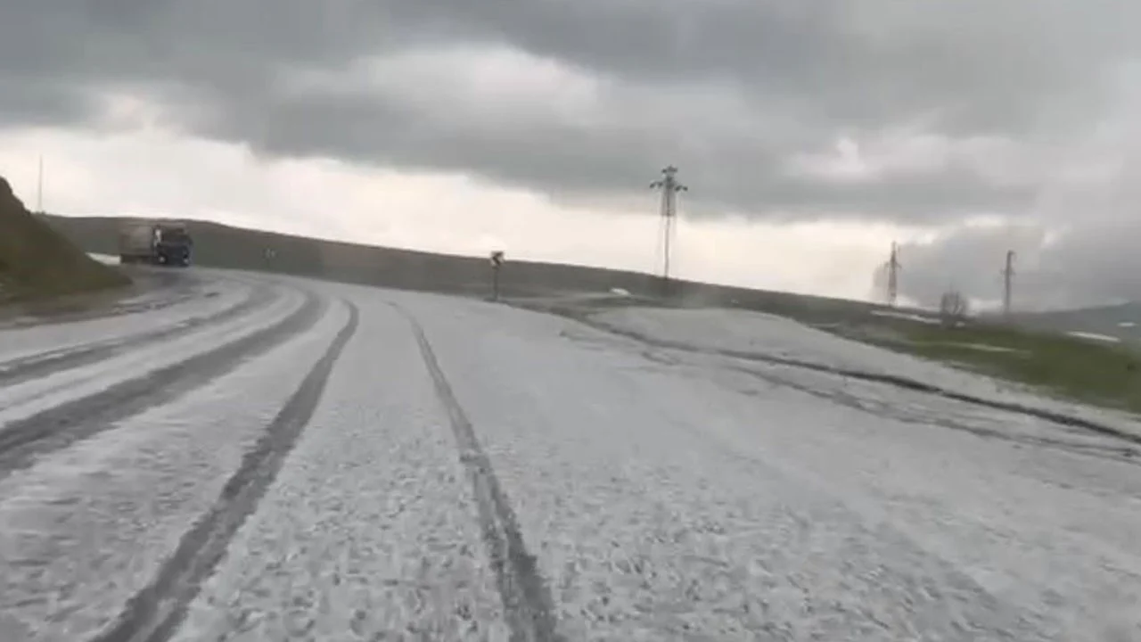 Haziran ayında yağan kar Ardahan’a beyaz gelinliği giydirdi