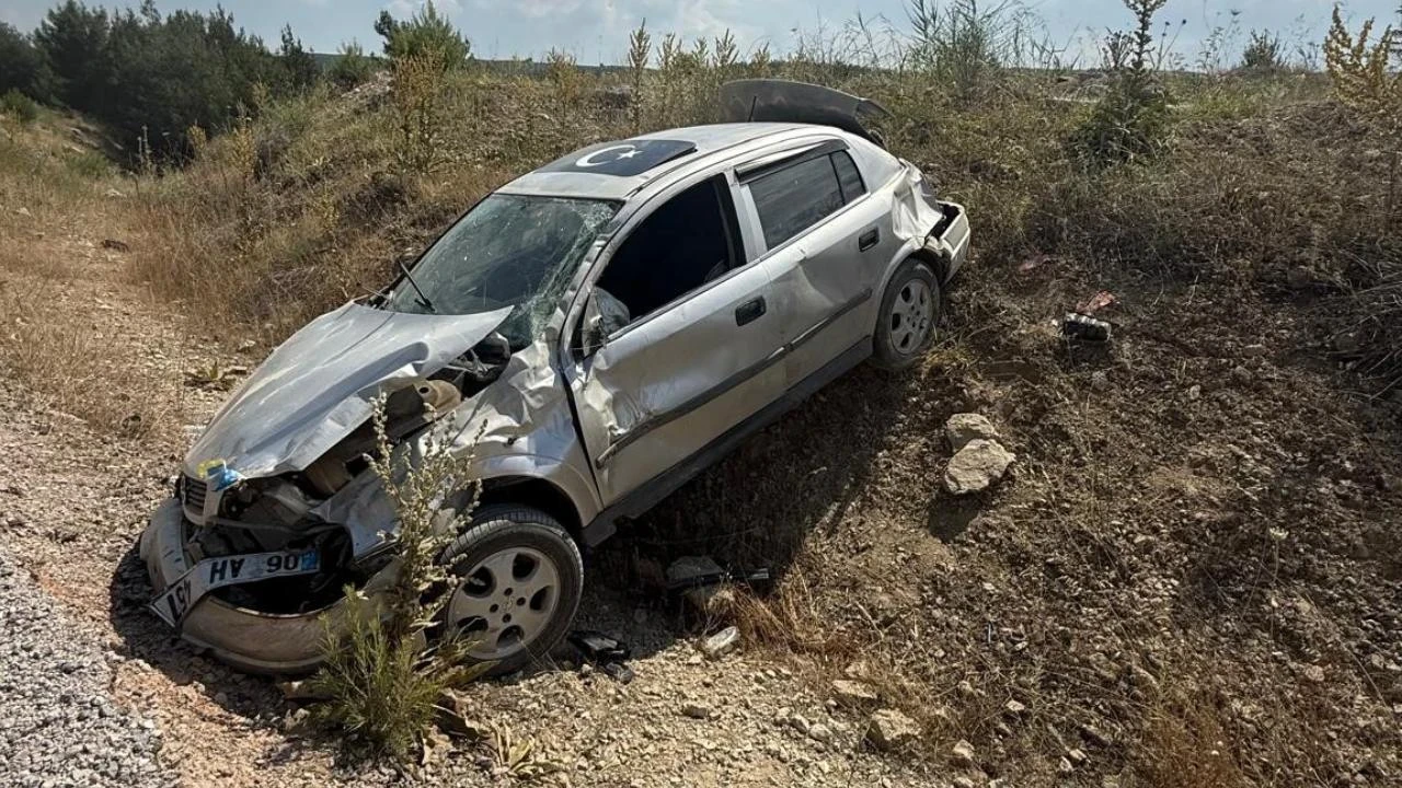 Gördes'te otomobil takla attı: Genç sürücü kazayı hafif yaralı atlattı