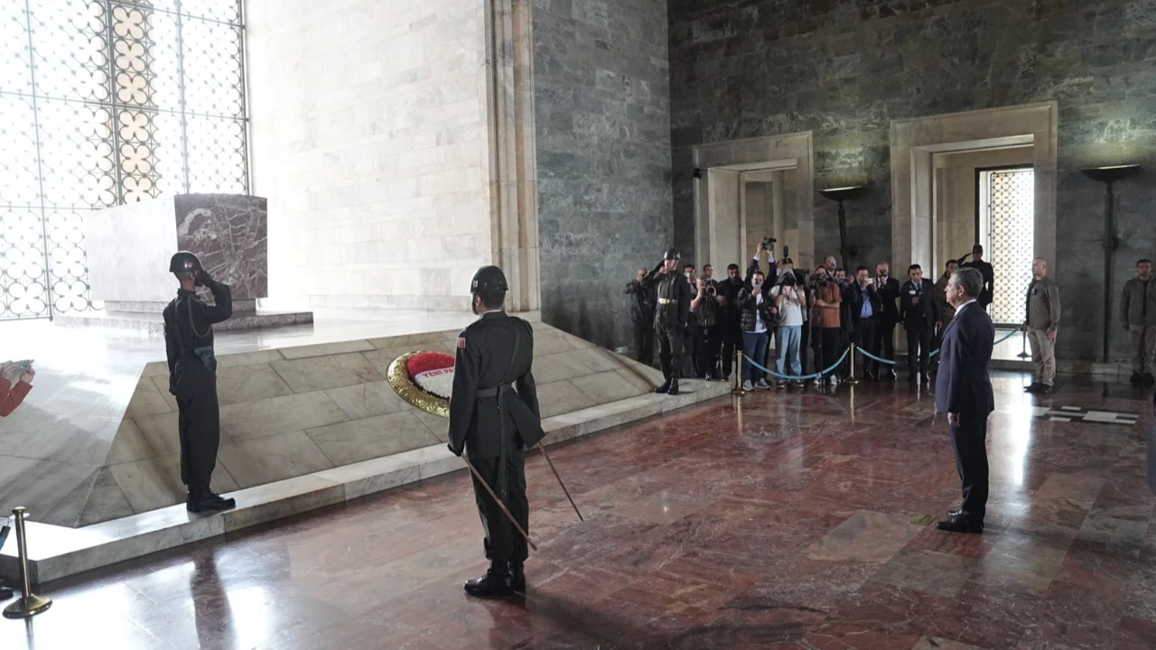 Özgür Özel, Anıtkabir'de: Yeni bir yürüyüşü başlattık