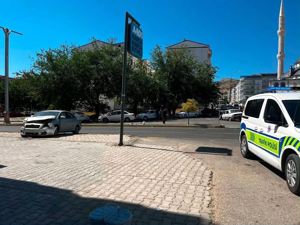 Elazığ'da trafik kazası: 3 yaralı
