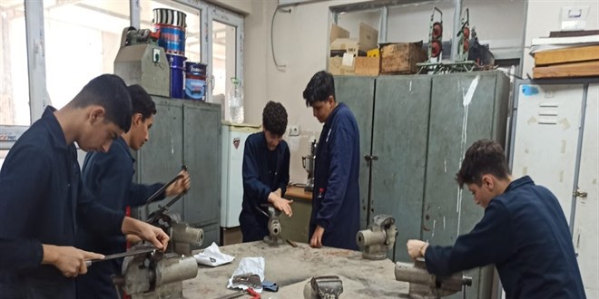 Meslek liseliler fabrika gibi çalışıyor